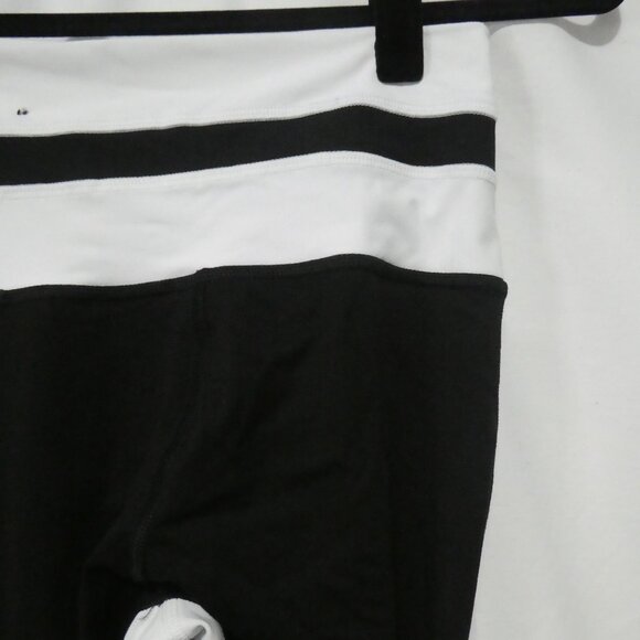 PINK - Victoria's Secret - Ultimate | small | Black and White Leggings - Picture 12 of 16